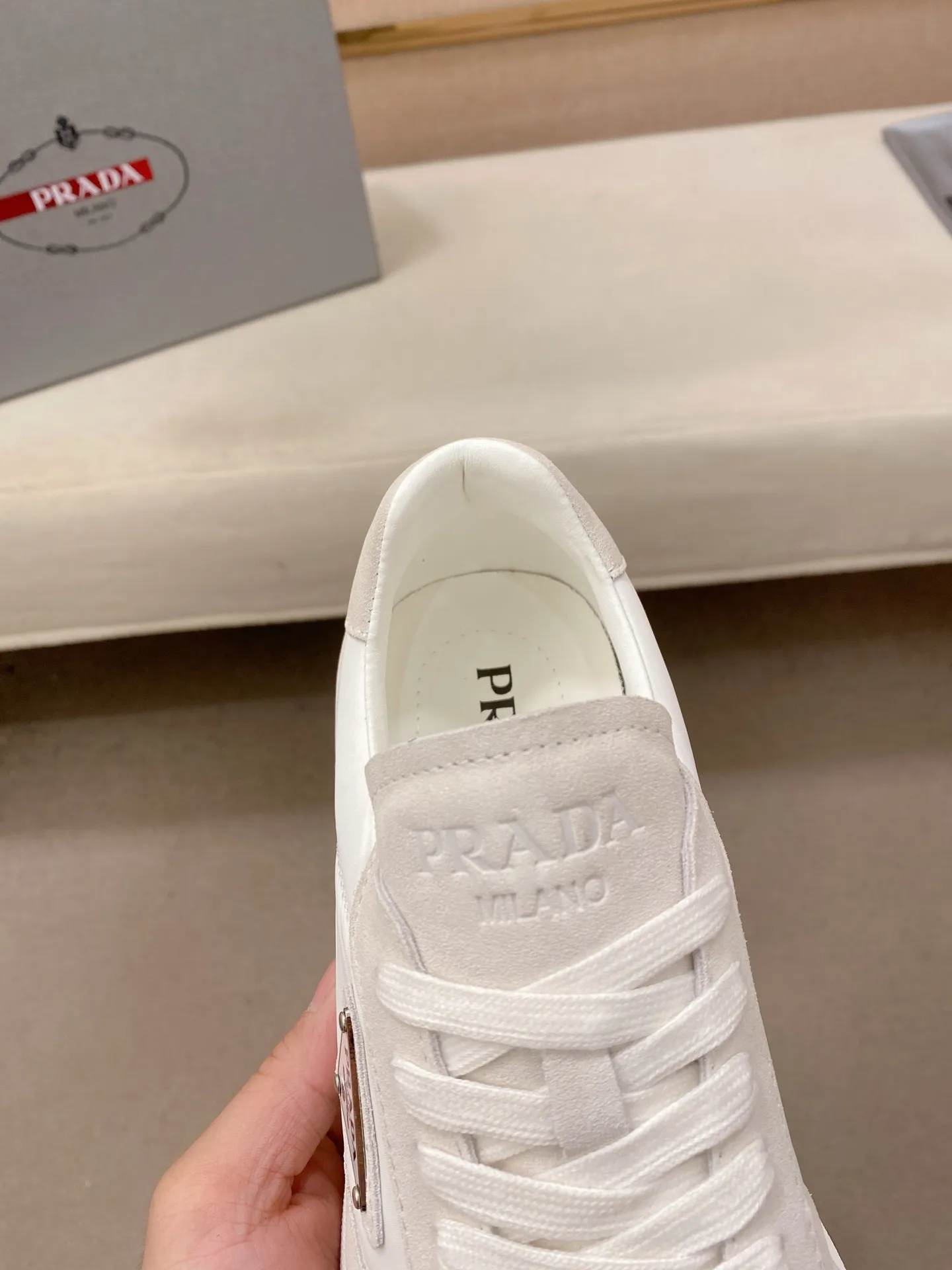 Men's Men's Shoes 💰 620💰 ✔️✔️✔️High version High-quality new PRADA (Prada) counters are launched simultaneously. The new men's shoes and 😘fabrics are selected from first-layer cowhide fabrics. Lining: Imported cowhide leather lining. 👍🏿High-end☄️Open-molded non-slip rubber outsole, exquisite lines, simple and elegant, comfortable and high-end for leisure travel. Code number: 38 to 45